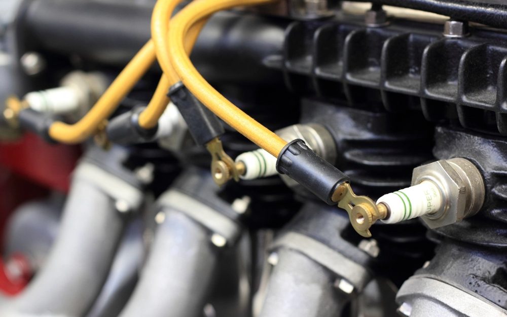 Engine components and ignition assemblies